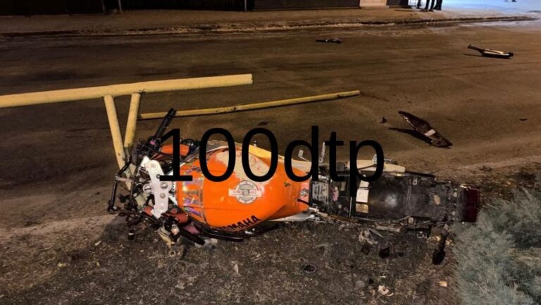 У Запоріжжі зіткнулися легковик та мотоцикл: двоє підлітків отримали поранення