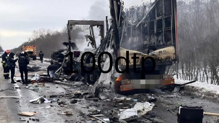 Загинули двоє водіїв: на Кіровоградщині зіткнулися автопоїзд й автобус