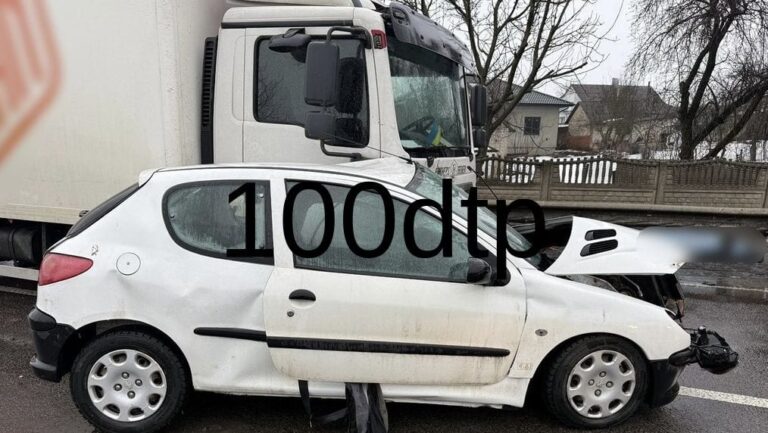 Біля Луцька сталася аварія, в результаті якої загинув водій