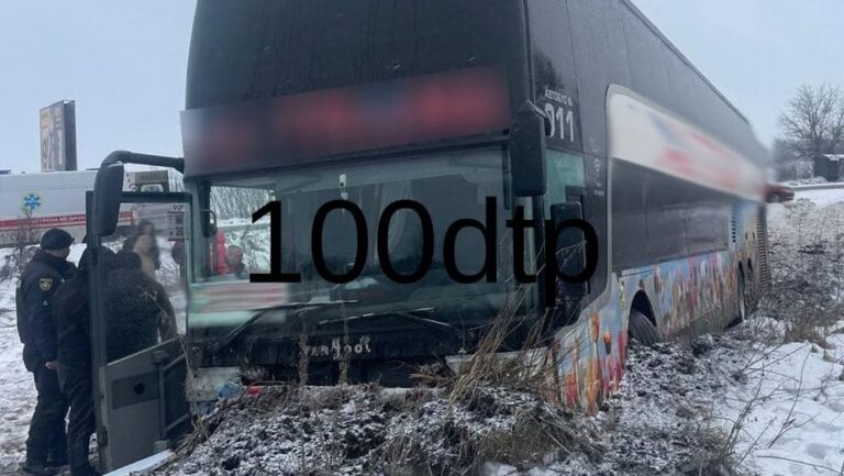 На Львівщині у ДТП постраждало троє пасажирок автобуса