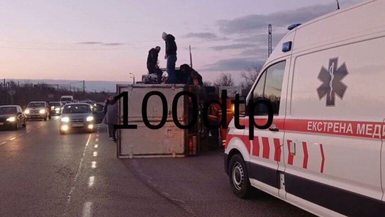 У Запоріжжі сталася ДТП з вантажівкою