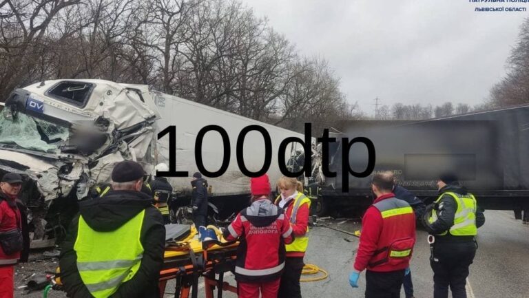 У Львові зіткнулись дві вантажівки: загинув водій