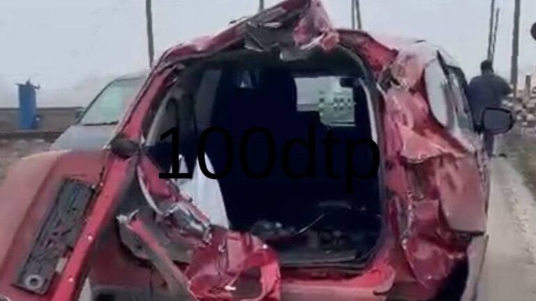 На залізничному переїзні біля Франківська зіткнувся поїзд і Mitsubishi Outlander