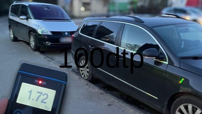 У Львові нетверезий водій в’їхав у припарковане авто