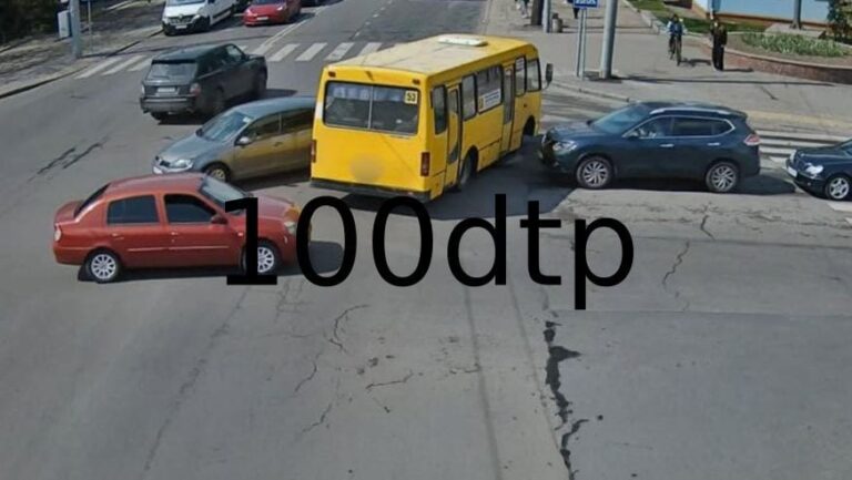 У Рівному після ДТП помер водій маршрутки