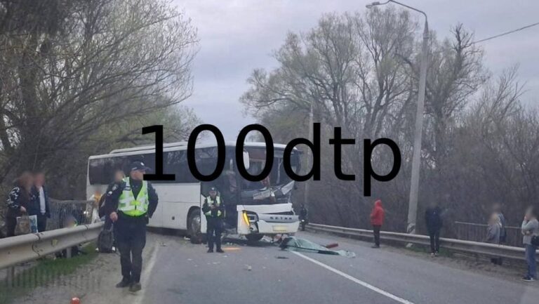 Смертельна ДТП за участю автобуса та вантажівки на Вінниччині