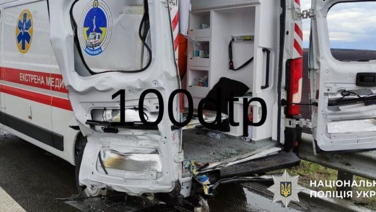 Масова ДТП на Полтавщині: зіткнення 6 автомобілів, у тому числі “швидка”
