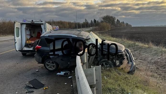 Три людини постраждали внаслідок двох ДТП на Хмельниччині