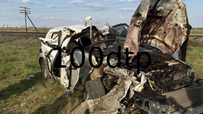 На Франківщині автівка зіткнулася з потягом, є травмовані