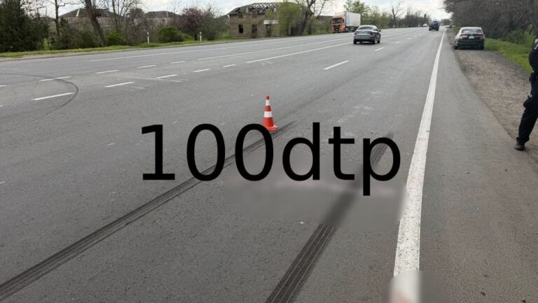 На Миколаївщині автомобіль наїхав на пішохода: чоловіка госпіталізували