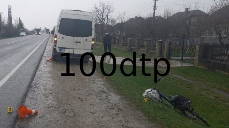 ДТП у селі Пійло: мікроавтобус збив велосипедиста