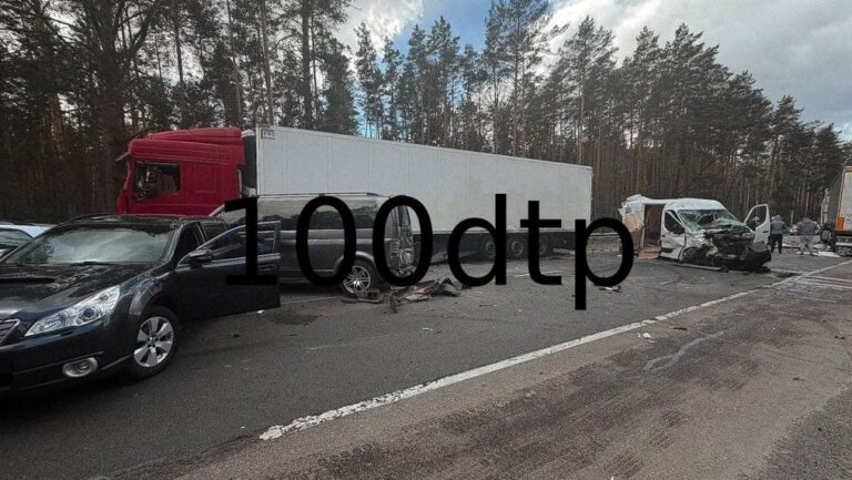 На Київщині зіткнулися шість автомобілів, є постраждалі