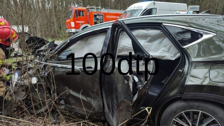 Потрійна ДТП поблизу Львова: рятувальники деблокували водія