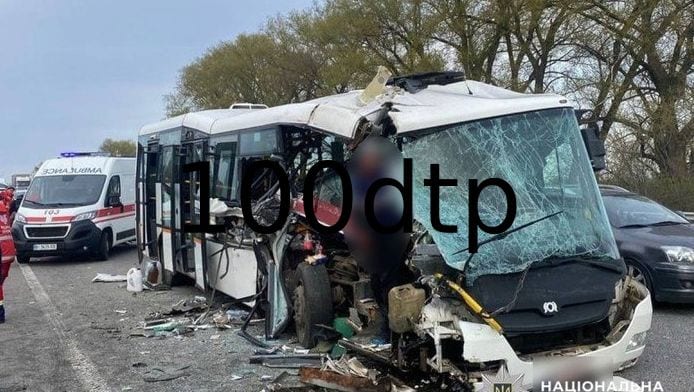 На Полтавщині у ДТП з автобусом і вантажівкою постраждали шестеро