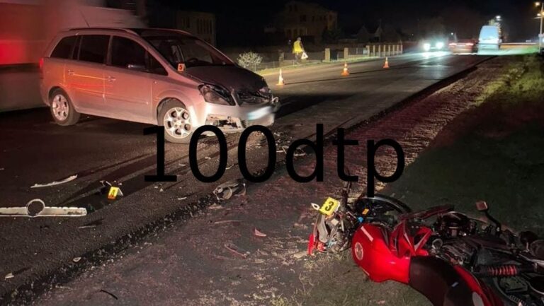 Аварія за участю автомобіля та мотоцикла на Львівщині: травми у підлітків