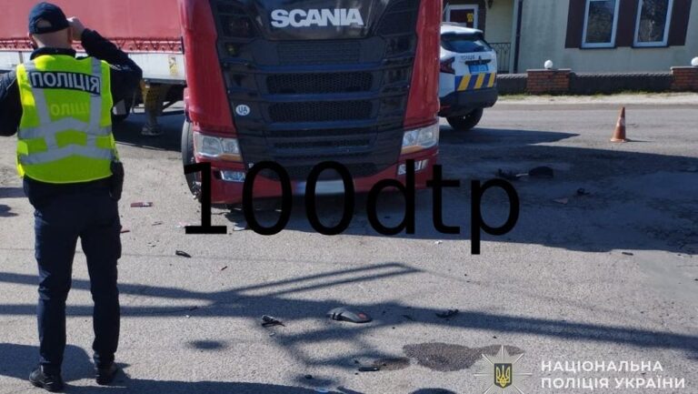 ДТП на Львівщині: травмовані водій та пасажир мотоцикла